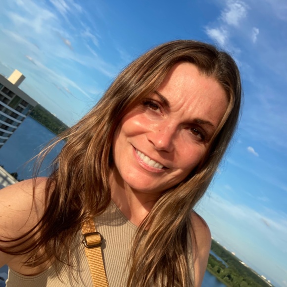 Meet your Posher, Darrah - Picture 2 of 6